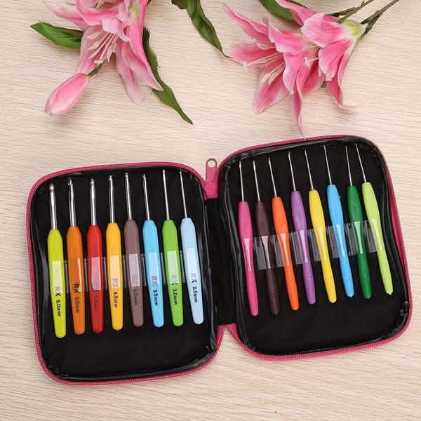 16-Piece Ergonomic Crochet Hook Set — Beginner & Advanced Sizes with Storage Case